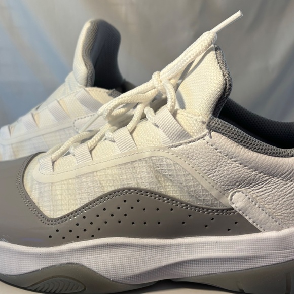 Nike - Jordan 11 CMFT Low - Picture 2 of 9